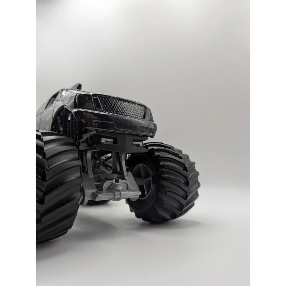 Monster Jam Mohawk Warrior Diecast Monster Truck Large 1:24 Purple Black Metal